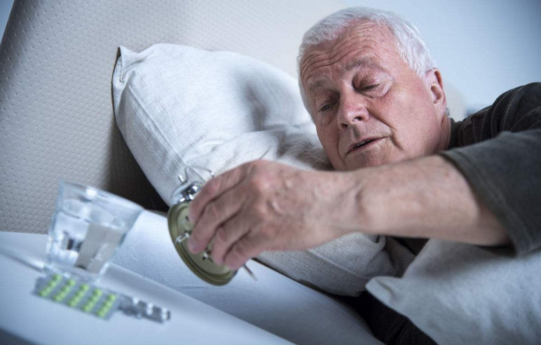 侧卧的人不容易得老年痴呆病